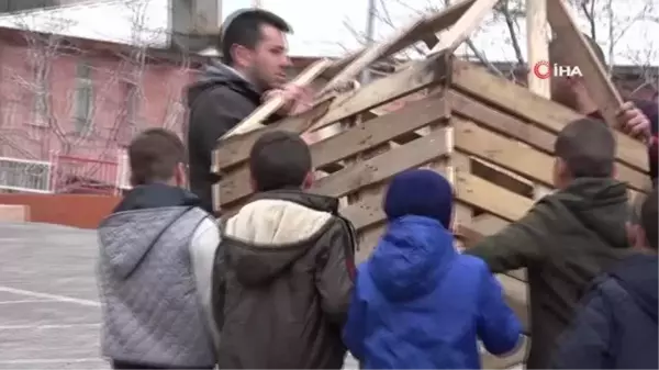 Şırnak'ta polis ve çocuklar ele ele verdi, sokak hayvanlarına barınak yaptı