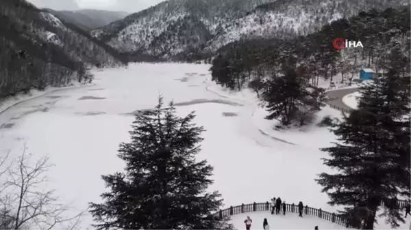 Son dakika haberi: Amasya'daki turizm cenneti Boraboy Gölü'nün yüzeyi buz tuttu