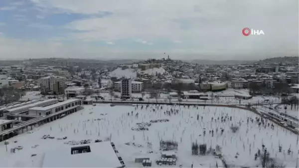 Gaziantep'te çileye dönüşen kar havadan görüntülendi