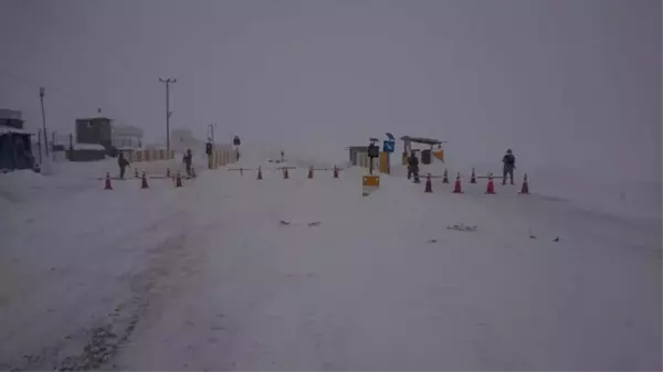 Van-Çatak karayolu trafiğe kapatıldı