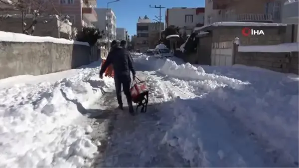 Damdaki karı temizlerken aşağıya düştü