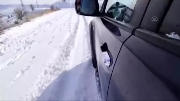 Son dakika... Kardan yolu kapanan köydeki kadın hastayı UMKE hastaneye nakletti