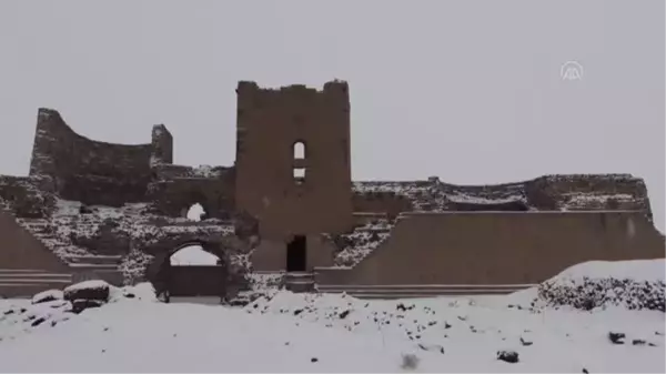 Dünya mirası Ani ziyaretçilerini karla kaplı güzelliğiyle ağırlıyor