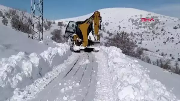 GERCÜŞ'TE RAHATSIZLANAN 2 HASTA YOLLARIN AÇILMASIYLA HASTANEYE ULAŞTIRILDI