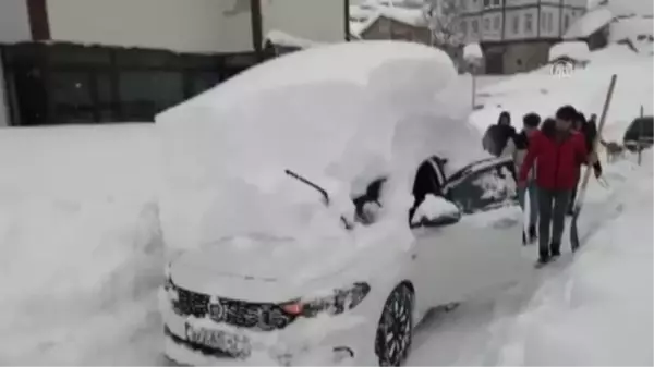 KASTAMONU - Araçlar kalınlığı 2 metreye yaklaşan karın altında kaldı