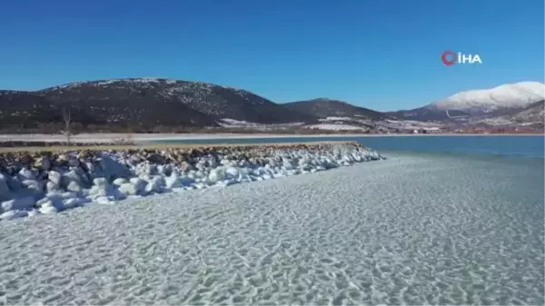 Son dakika haber! Eğirdir Gölü'nde eksi 17 derecede buzları kırıp dalış yaptılar