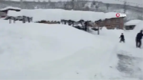 Sakarya'da kar kalınlığı insan boyuna ulaştı