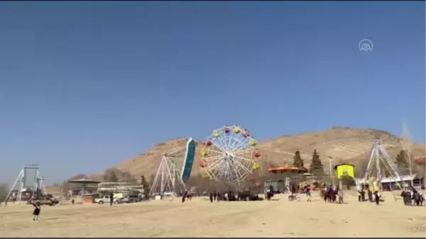 Afganistan'da lunaparklar insana aç, insanlar ise ekmeğe muhtaç