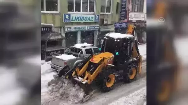 Aladağ'da kardan kapanan yolları açma çalışmaları devam ediyor