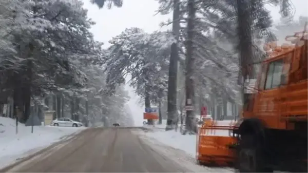 BALIKESİR - Kazdağları'nda ekipler yolların kardan kapanmaması için çalışıyor