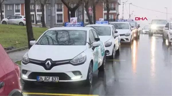 İSTANBUL-AVCILAR'DA SÜRÜCÜ EĞİTMENLERİ KAZADA ÖLEN KADER DEMİRKOL'U ANDI