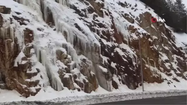 Zigana Dağı'nda devasa buz sarkıtları ilgi çekiyor