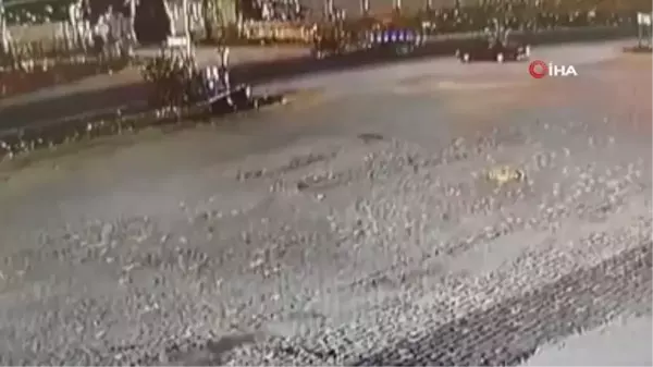 Son dakika haber: Motosikletin traktöre çarptığı feci kaza kamerada