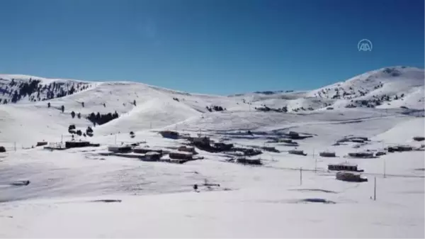 Karayolları ekipleri Kızıldağ ve Sakaltutan geçitlerinde zorlu mesaide