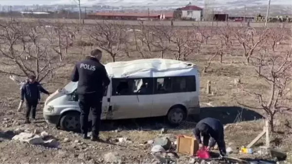 Tarım işçilerini taşıyan minibüs devrildi, 14 kişi yaralandı