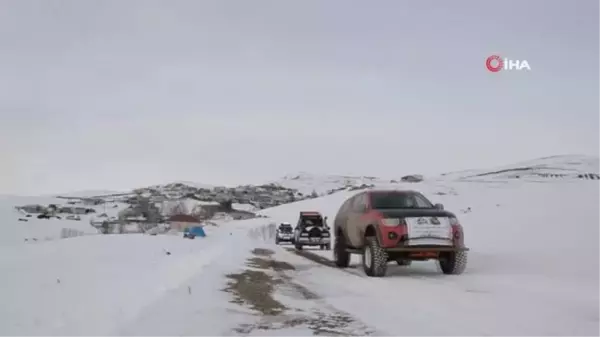 Erzurum'da Off-Road tutkunları depremzede çocukları sevindirdiler