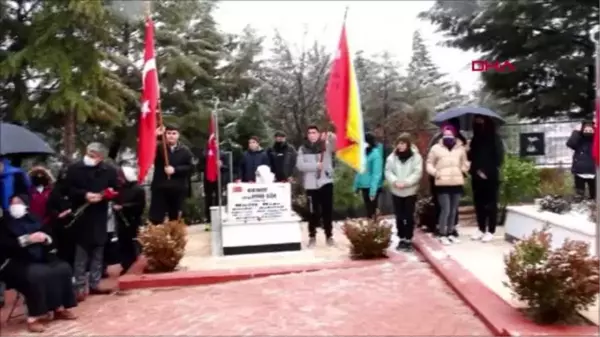 TÜRKİYE'NİN İLK KADIN ŞEHİT PİLOTU AYFER GÖK, MEZARI BAŞINDA ANILDI