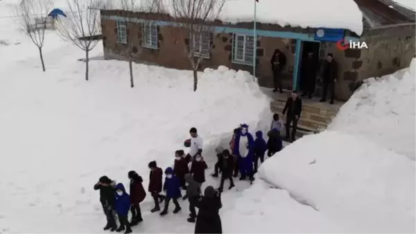 Zonguldak'tan Bitlis'e gönül köprüsü... Üniversite öğrencileri iki şehir arasında gönül köprüsü kurdular