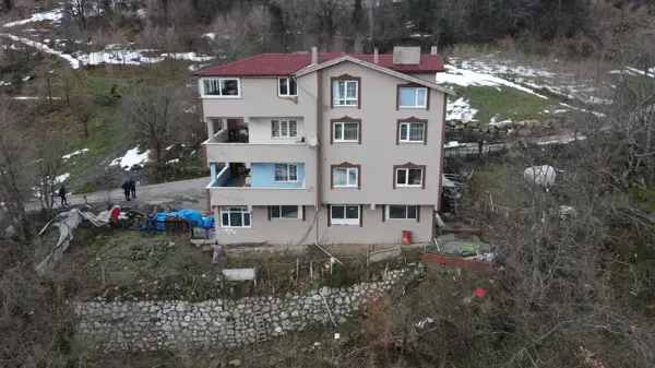 KASTAMONU - Heyelan nedeniyle 4 katlı bina boşaltıldı