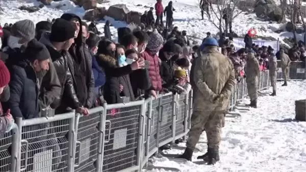 Çıldır Altın At Kristal Buz Festivali renkli görüntülere sahne oldu