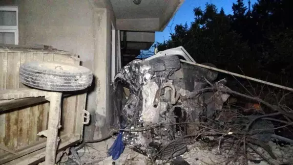 Otomobille makas atan gençler kaza anlarını böyle kayda aldı