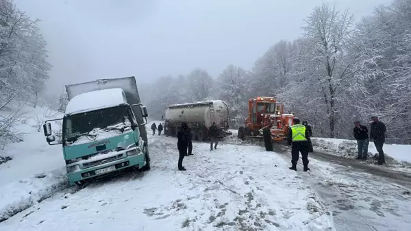 Kütahya'da yoğun kar yağışı ulaşımı aksatıyor