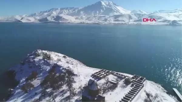 DOĞASEVERLER, AKDAMAR ADASI'NDAKİ FOTOĞRAF ETKİNLİĞİNDE BULUŞTU