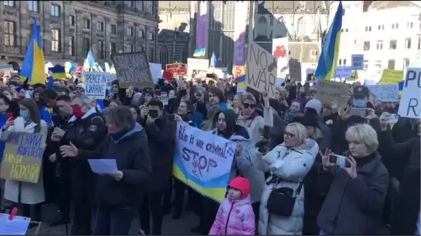 AMSTERDAM - Rusya'nın Ukrayna saldırısı Hollanda'da protesto edildi