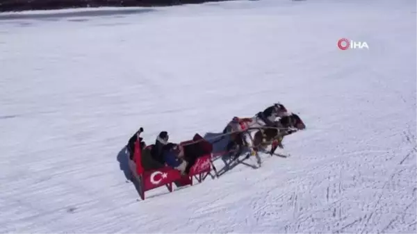 Son dakika haber... Çıldır Gölü'nde 'atlı kızak' heyecanı devam ediyor