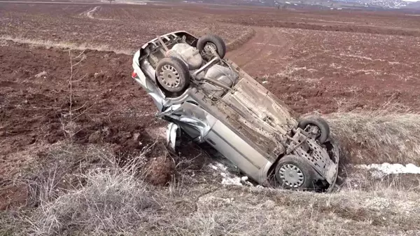 Son dakika haber... Takla atan otomobil şarampole devrildi: Köy muhtarı ölümden döndü