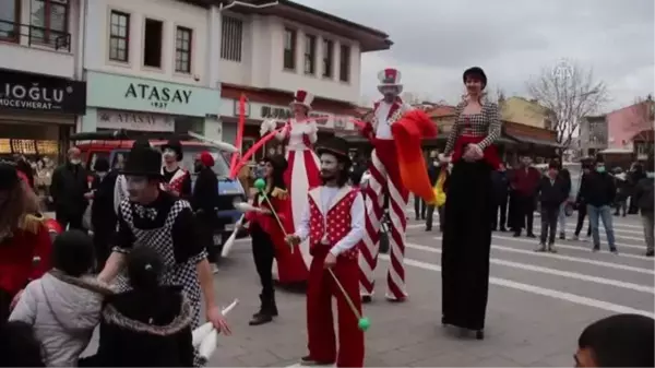 4. Ulusal Tiyatro Festivali kortej yürüyüşüyle başladı