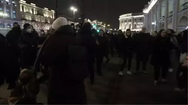 Son dakika! ST. PETERSBURG - Rusya'da savaş karşıtı göstericiler gözaltına alındı