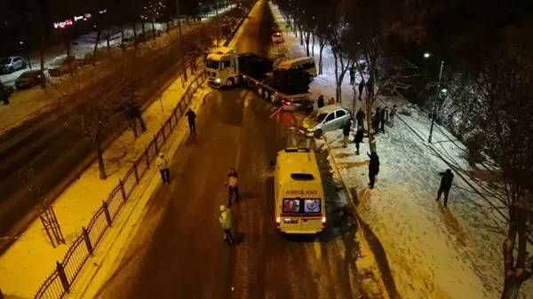 Yozgat'ta yollar buz pistine döndü, 15 araç birbirine girdi, o anlar anbean kaydedildi