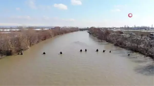 Dalgıç polisler Karasu Nehri'nde Yağmur'u aramaya devam ediyor