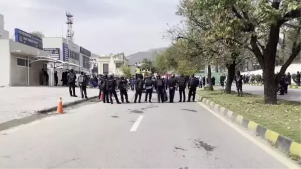 HAYDARABAD - Pakistan'da kadınlar eşit hak talebiyle gösteri düzenledi