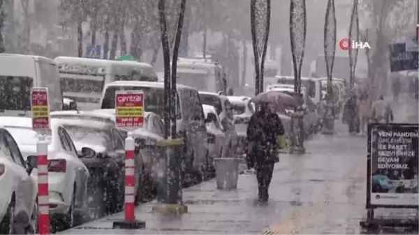 Bitlis'te kar yağışı etkili oluyor