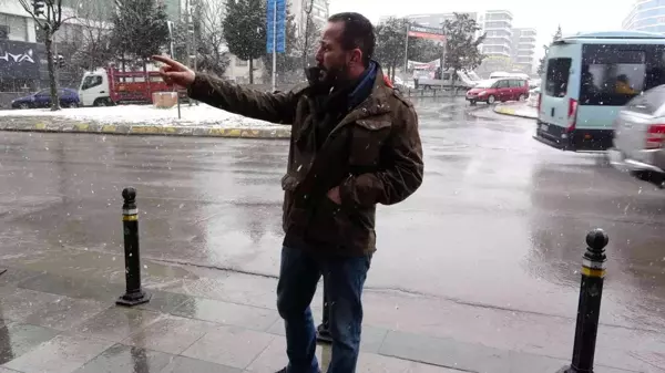 Pendik'te fırından ekmek kasası alırken aracını çaldılar