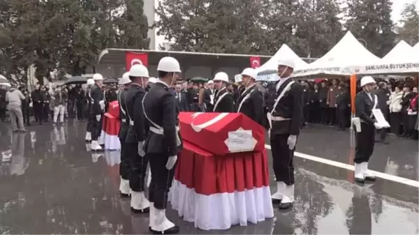 Son dakika haberi! ŞANLIURFA - Şehit polisler Abdullah Yasir Binici ile Cemal Bozkurt için tören düzenlendi (2)