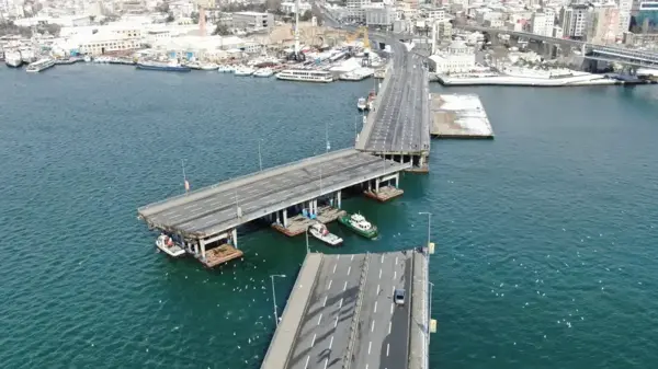 Bağlantı noktasından ayrılan Unkapanı Köprüsü, onarıldıktan sonra trafiğe açıldı