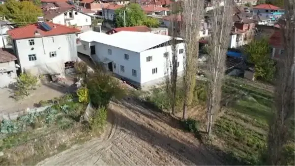 Demirci'deki Gümele Mahallesi'nde yaptırılan çok amaçlı salon açıldı