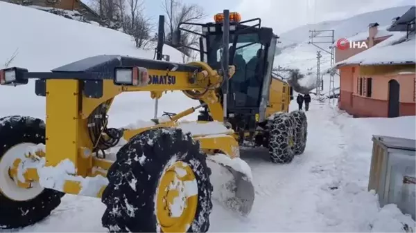 Gümüşhane'nin kapalı köy yollarında hummalı çalışma