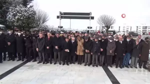 Son dakika haber! Düzce'de şehitler kar yağışı altında yapılan törenlerle anıldı