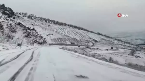 Adıyaman'da soğuk hava yolları buz pistine çevirdi