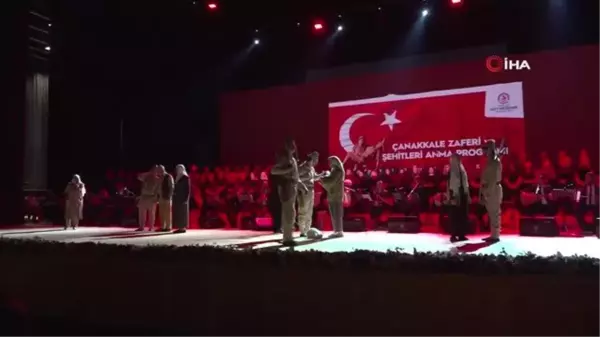 Tarihi zafer şiirler ve kahramanlık türküleriyle kutlandı