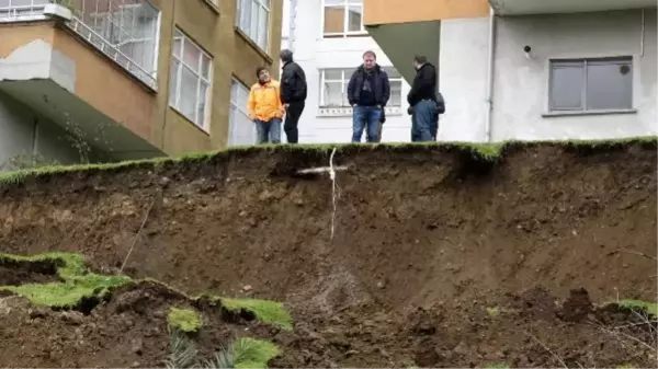 TRABZON'DA HEYELAN; SİTENİN İSTİNAT DUVARI ÇÖKTÜ