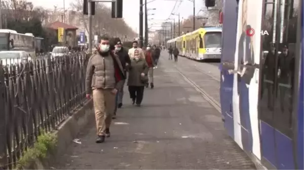 Tramvayda enerji kesildi, yüzlerce yolcu yürümek zorunda kaldı