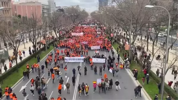 İspanya'da hükümetten sıkıntılarına çözüm isteyen çiftçiler meydanlara indi