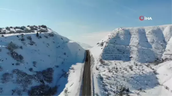 Erzincan'da kar ve tipiden kapanan 30 köy yolu ulaşıma açılıyor