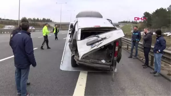 İSTANBUL-BEYKOZ'DA ARIZALANAN HAFİF TİCARİ ARACA OTOMOBİL ÇARPTI