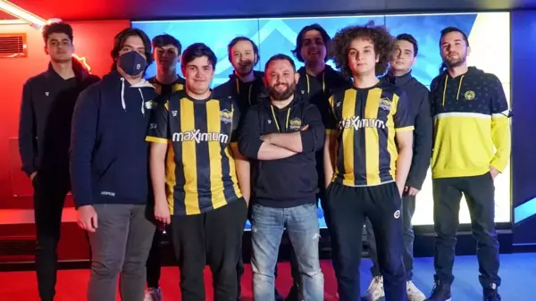 Kupa Fenerbahçe'nin! Akademi Ligi 2022 Kış Mevsimi'nin şampiyonu Fenerbahçe oldu